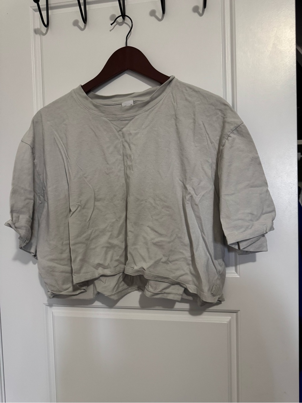 TNA Casual Crop Tee in Light Gray